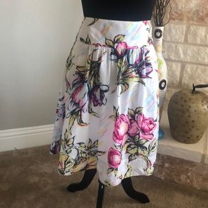 CAbi Floral Skirt with Pockets  Style 469 Size 2